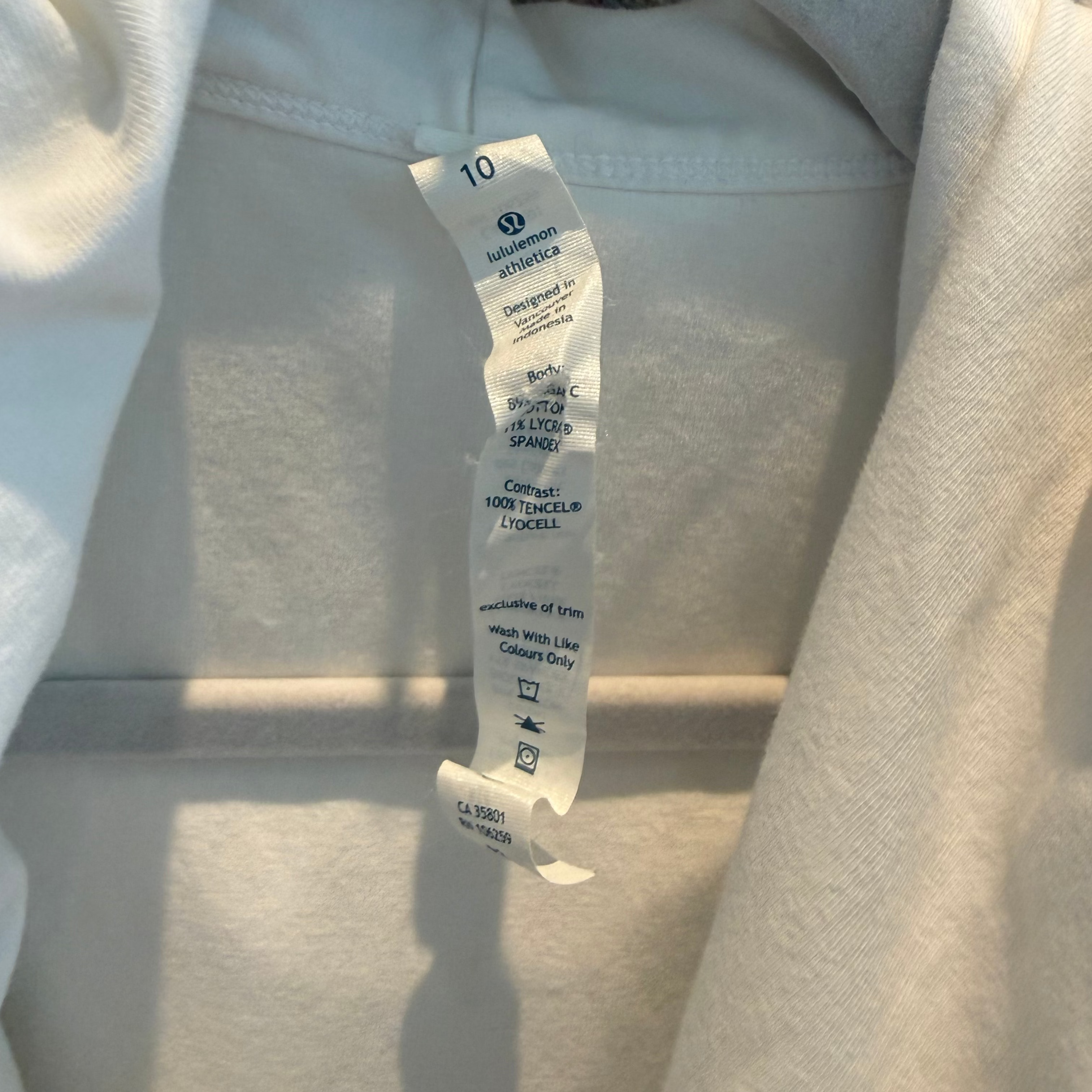 Lululemon Blissed Out Wrap Size 10
White / Heathered White