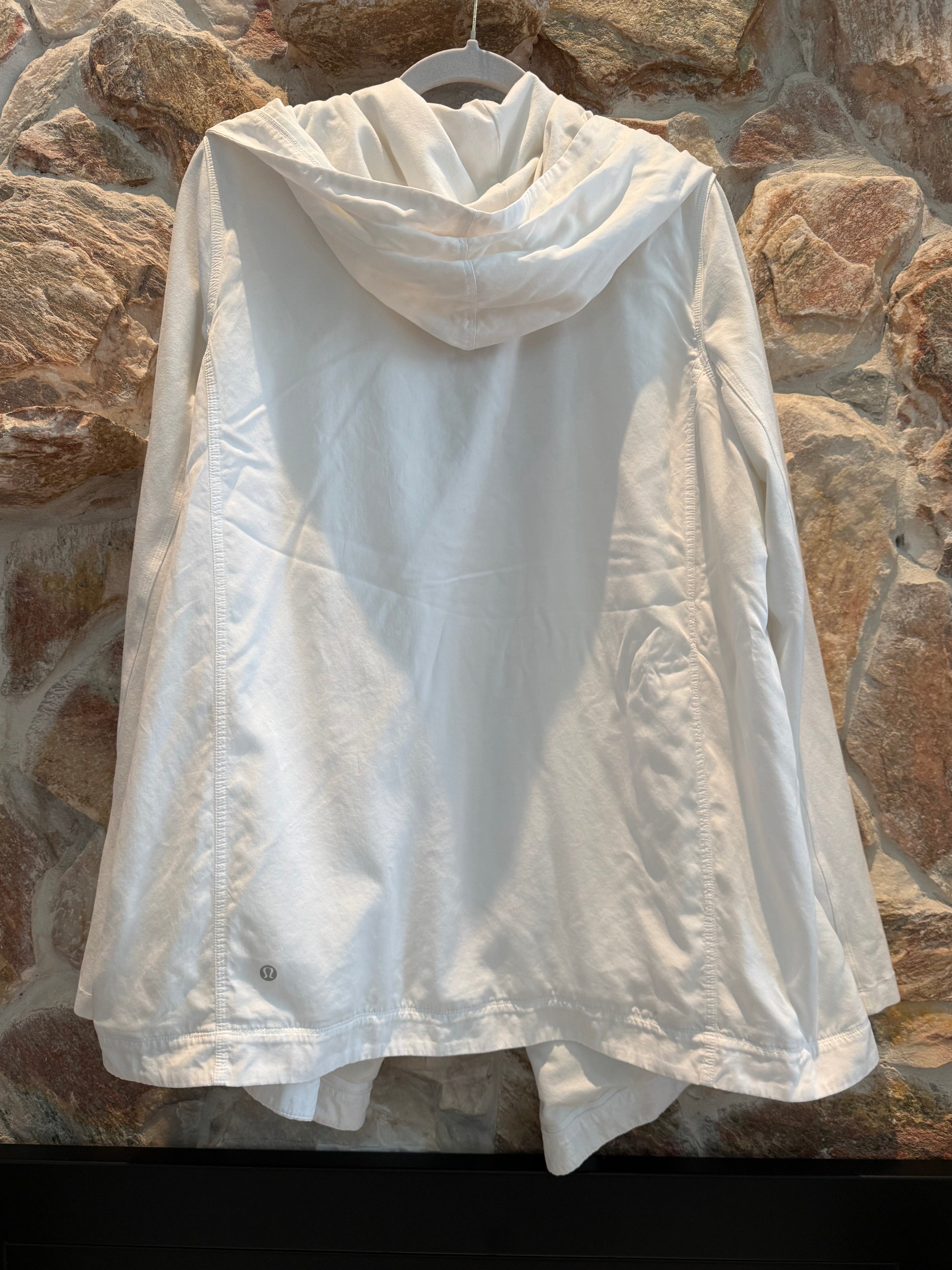 Lululemon Blissed Out Wrap Size 10
White / Heathered White