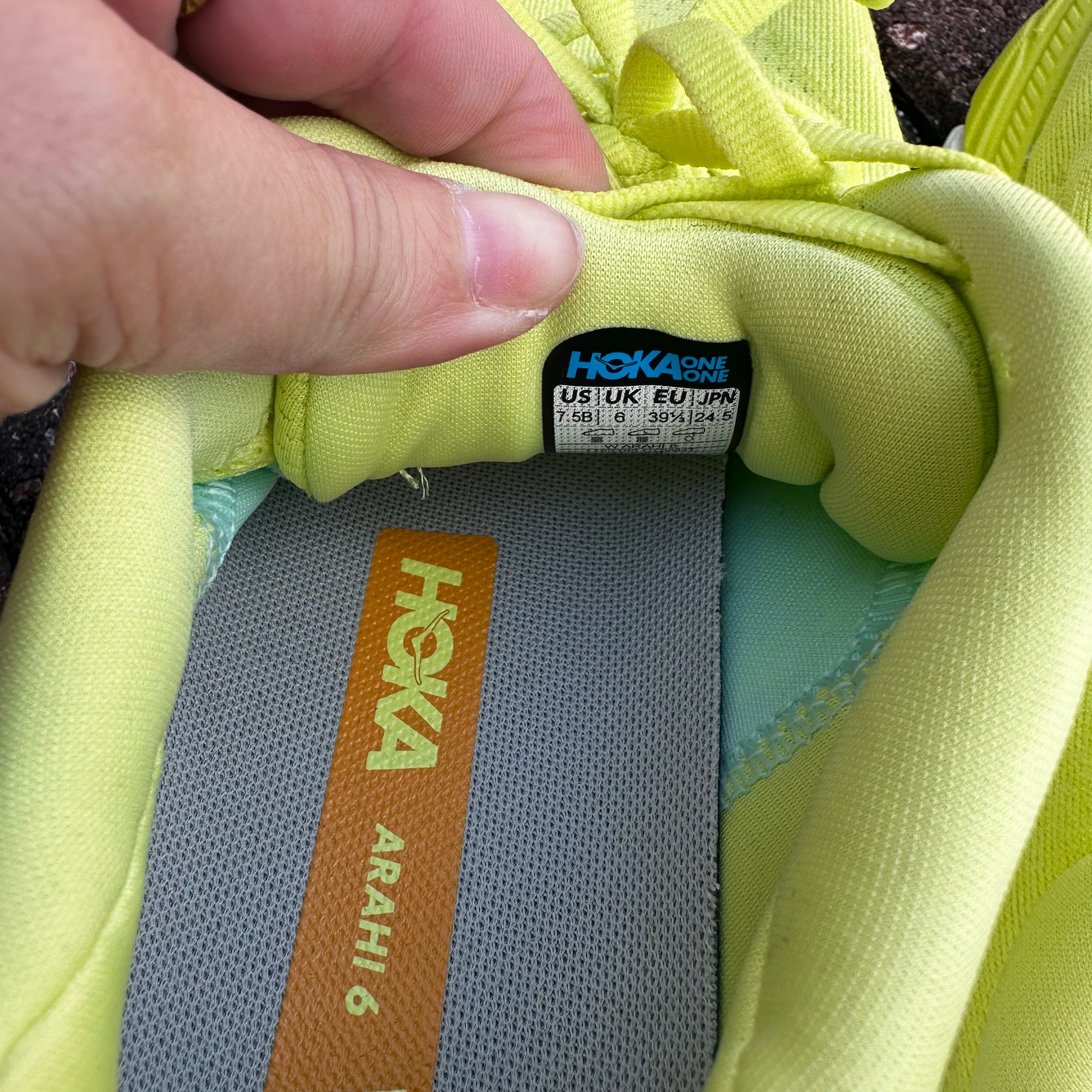 Hoka Arahi 6 Neon Yellow Running Shoes Size 7.5