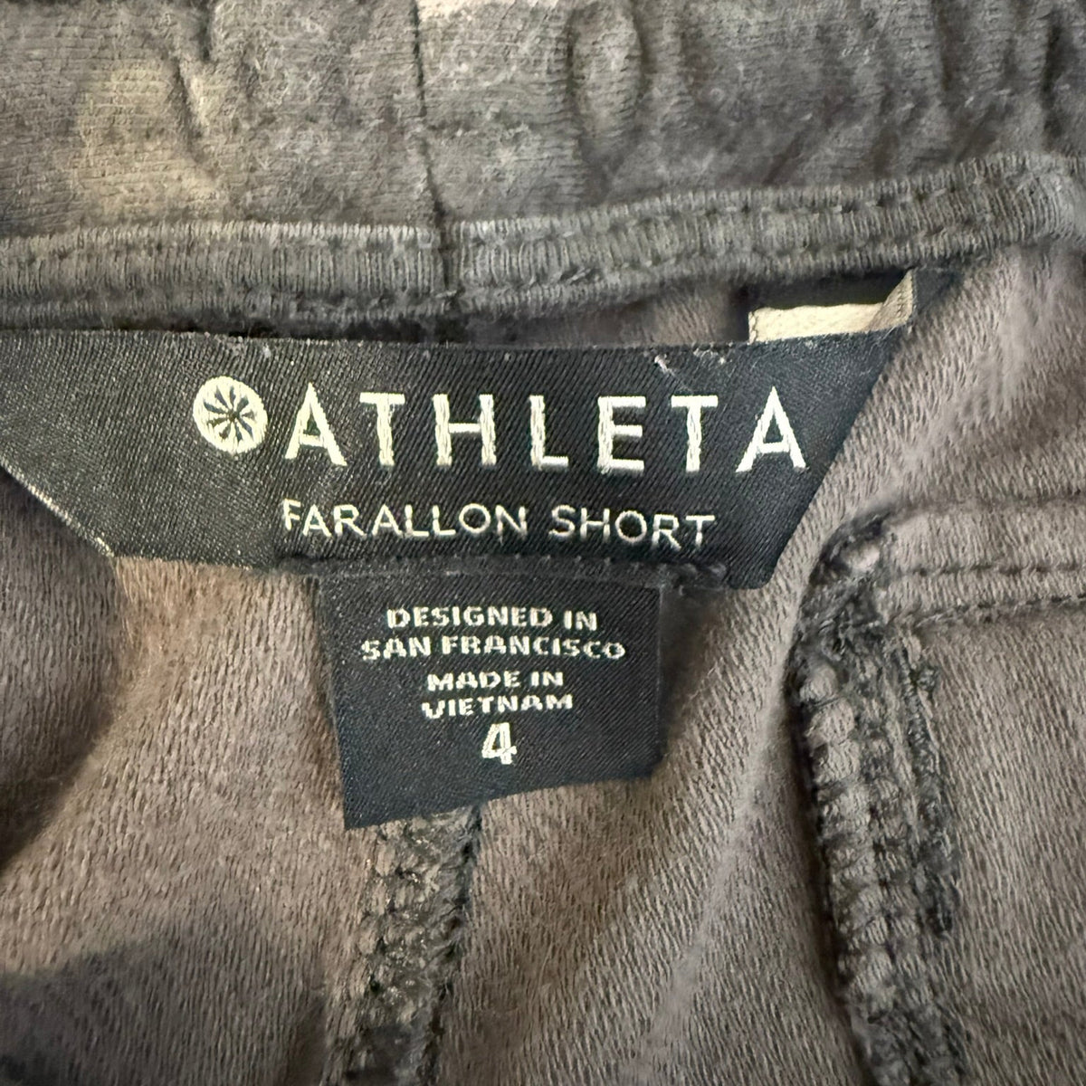 Athleta Farallon Camo Sweat Shorts Size 4