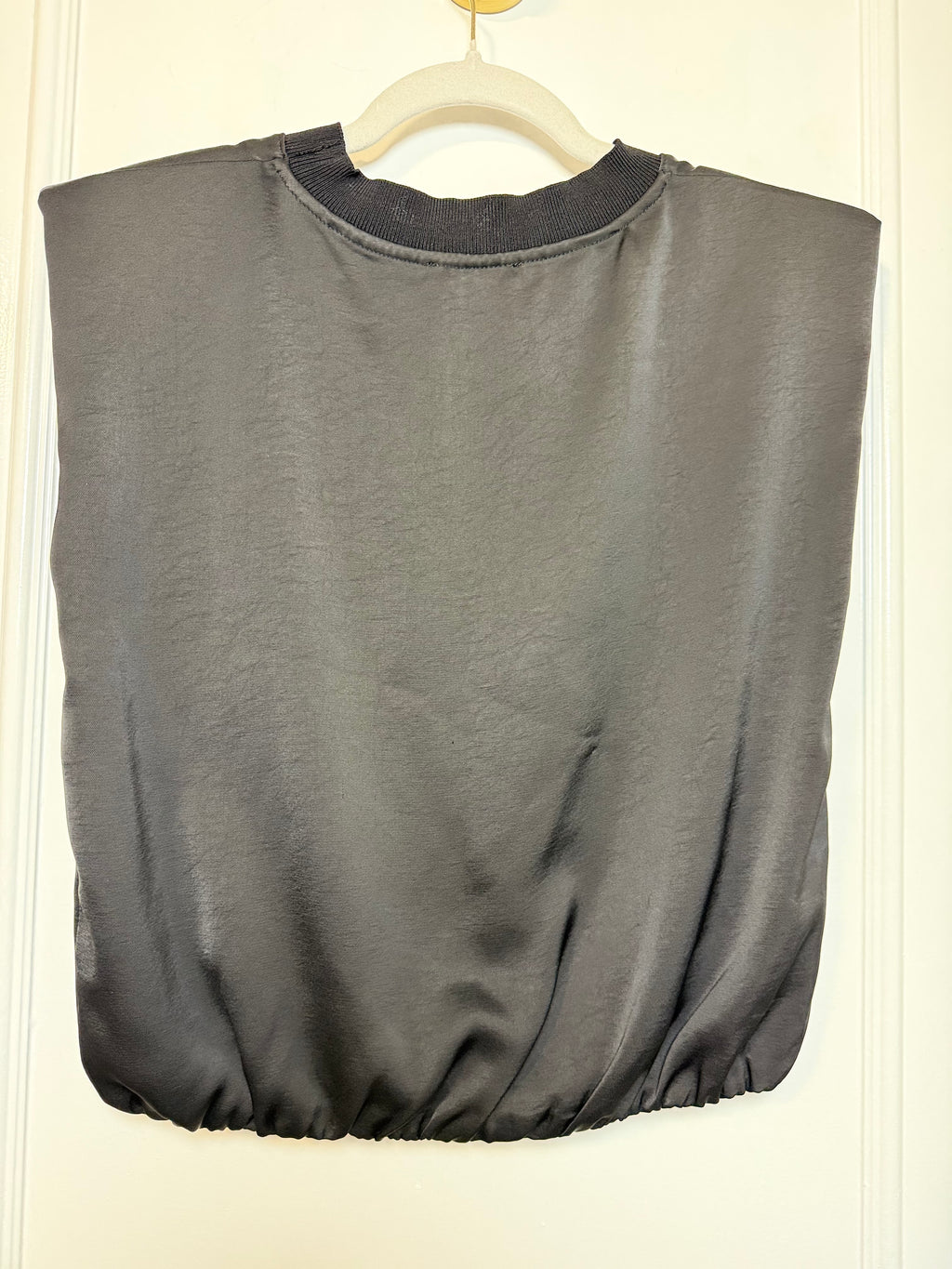 Skies Are Blue Black Padded Shoulder Top Size M