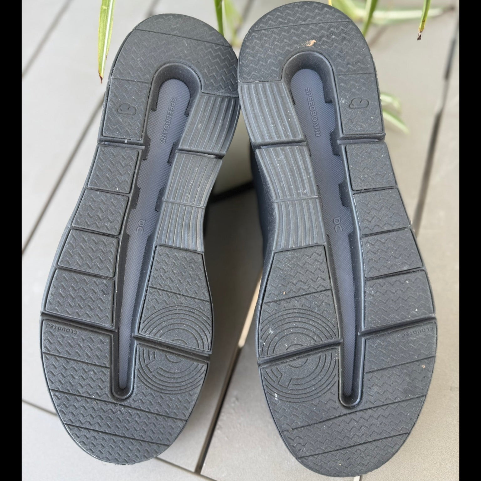 On Cloud THE ROGER Advantage Size 8.5