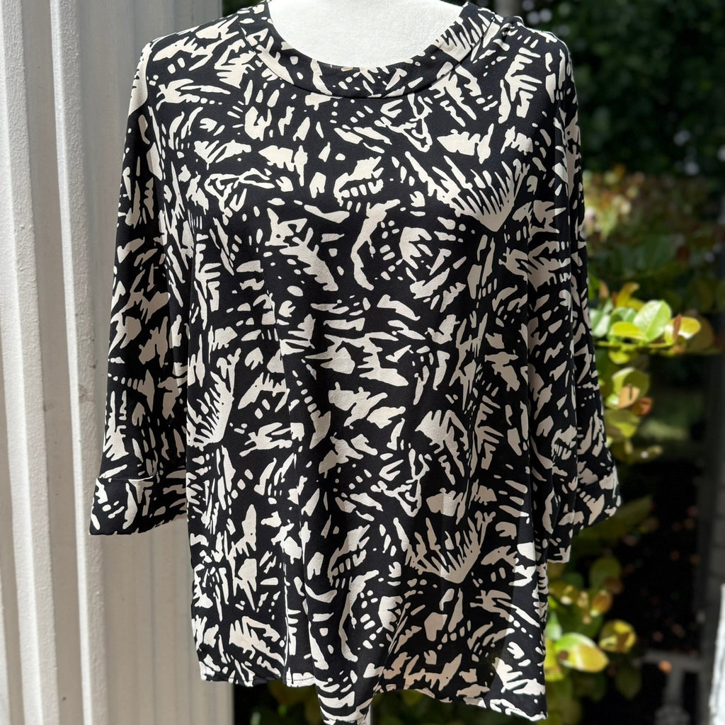 Elizabeth and James Black & White Abstract Print Blouse Size Large
