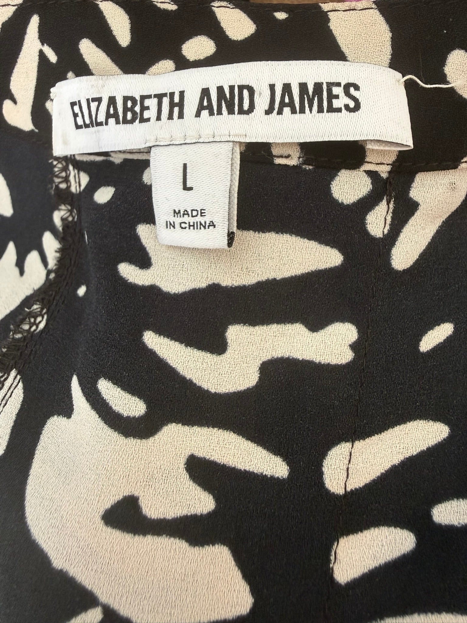 Elizabeth and James Black & White Abstract Print Blouse Size Large