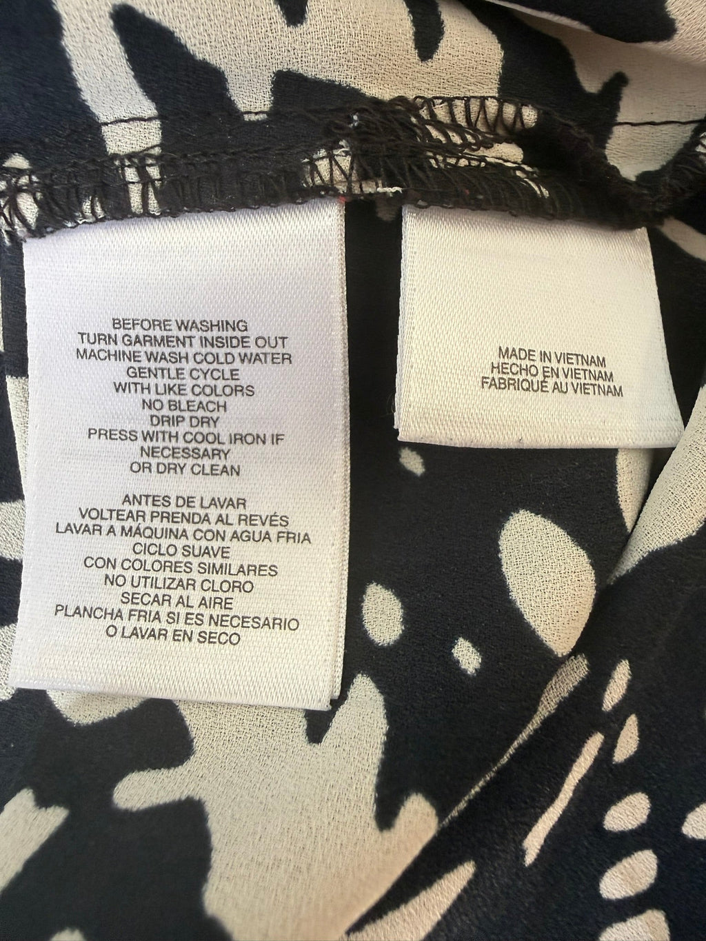 Elizabeth and James Black & White Abstract Print Blouse Size Large