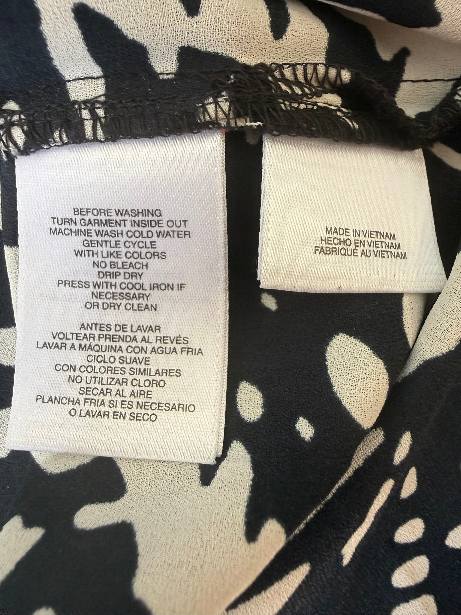 Elizabeth and James Black & White Abstract Print Blouse Size Large