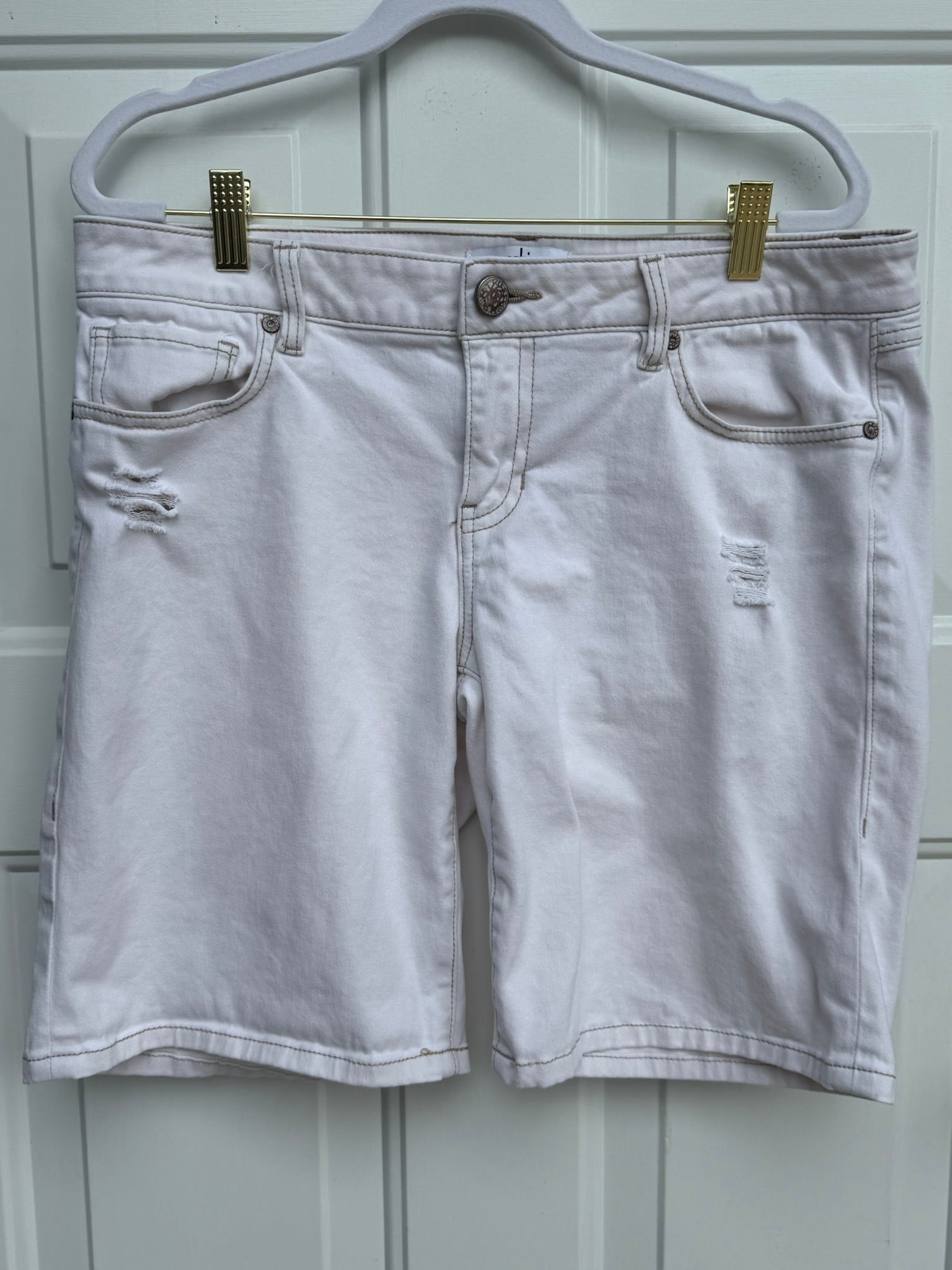 Cabi 5127 Boyfriend Shorts Cream Size 10