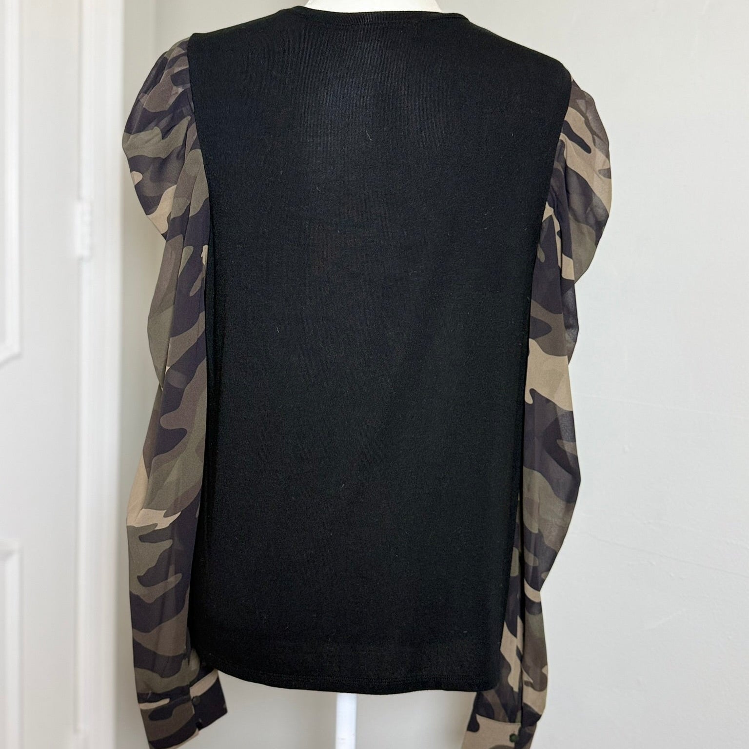 Generation Love Camo Puff Sleeve Top Size Large