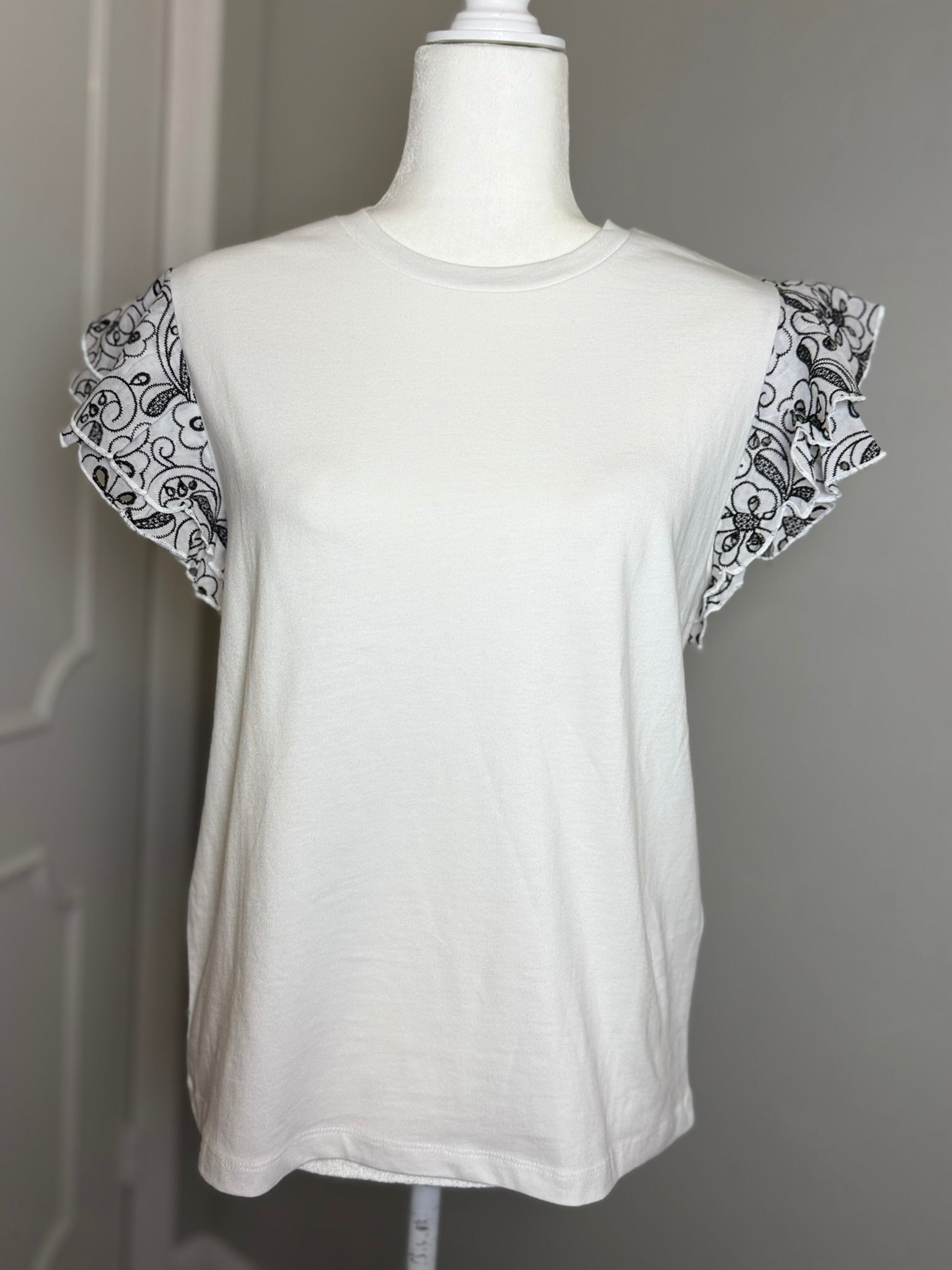 Zara Embroidered Ruffle Sleeve T-Shirt Size Medium