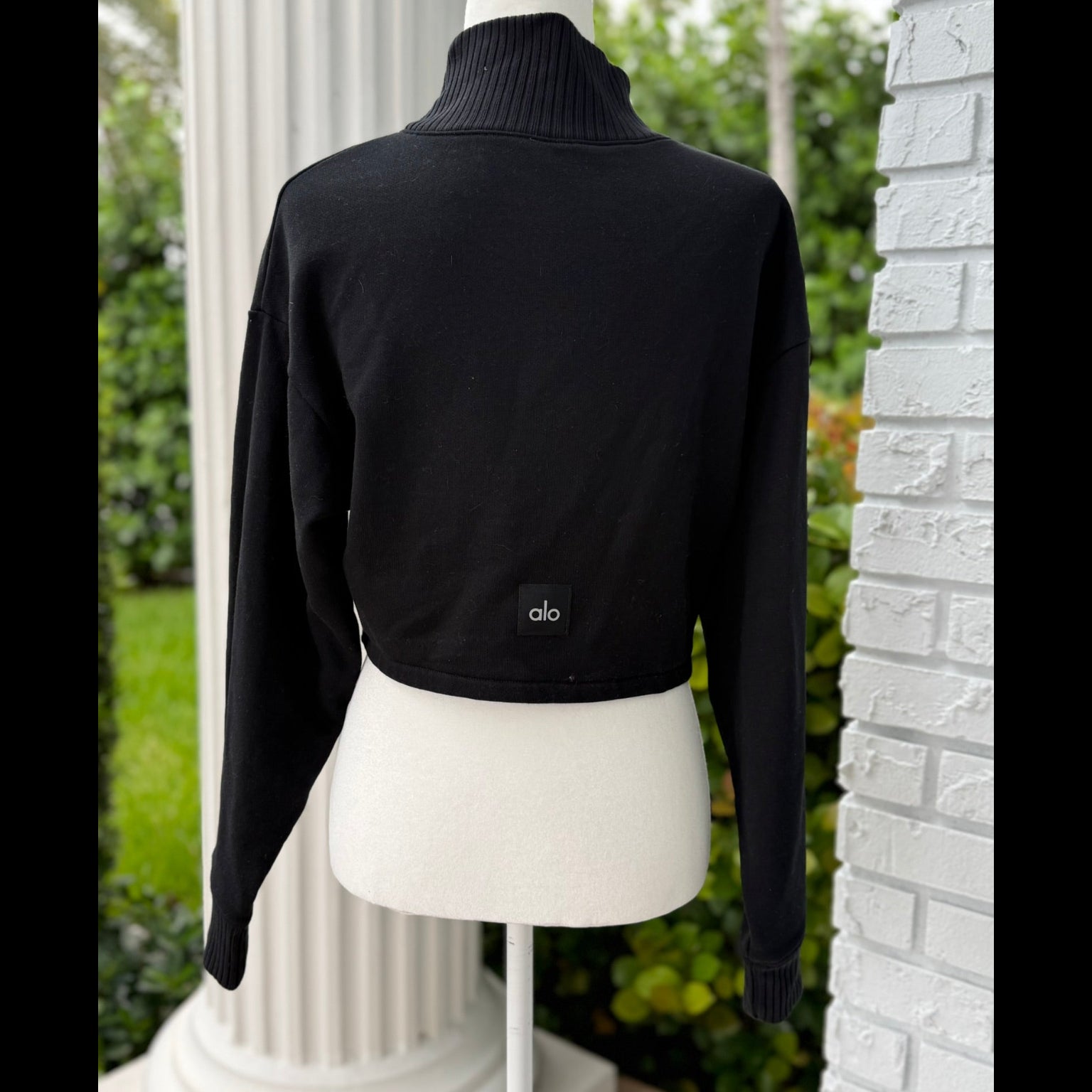Alo Yoga Black Mock Neck Cropped Sweatshirt- Size Small