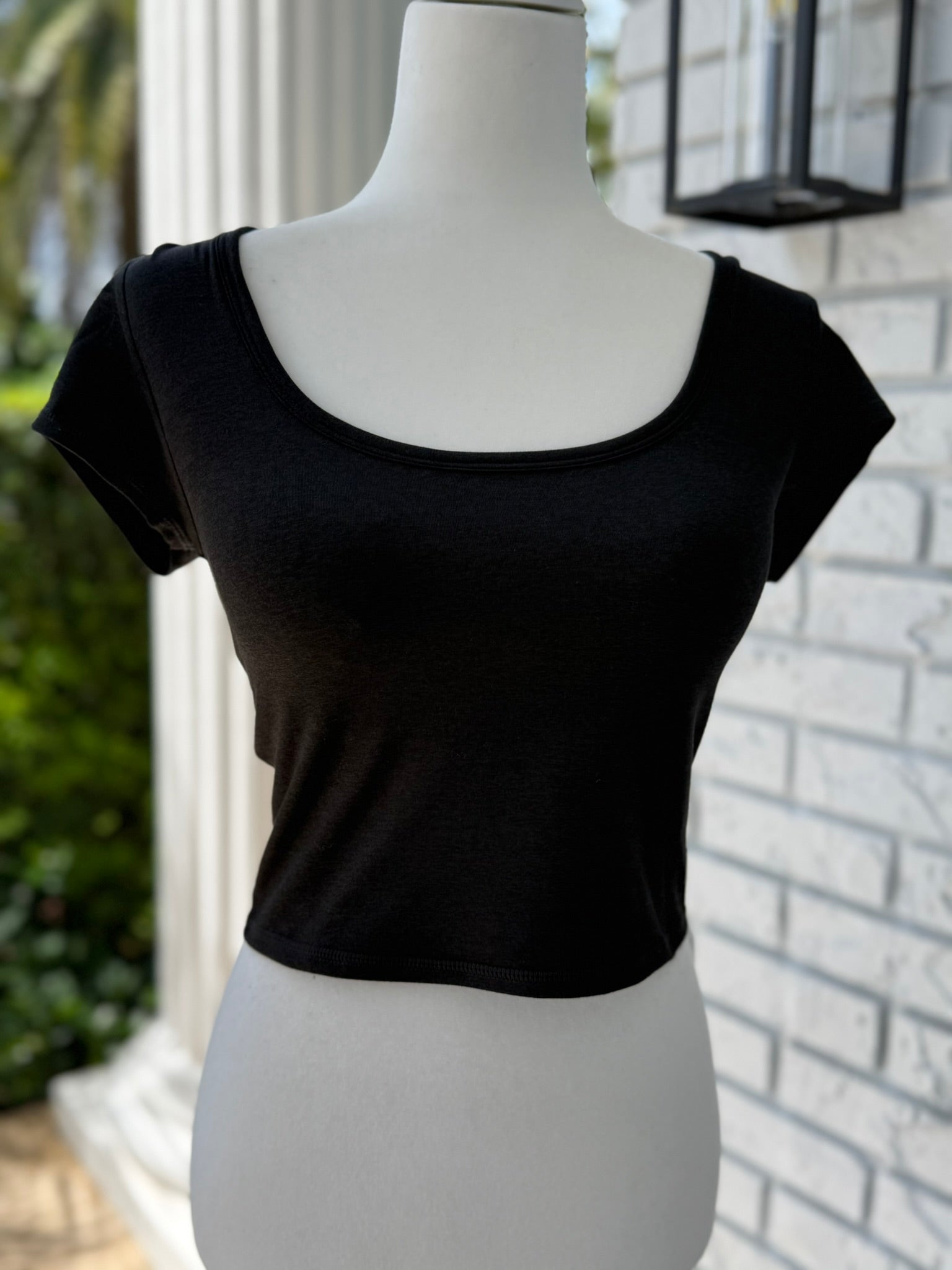 Vuori Short Sleeve Halo Crop Top - Black Heather- Size Small