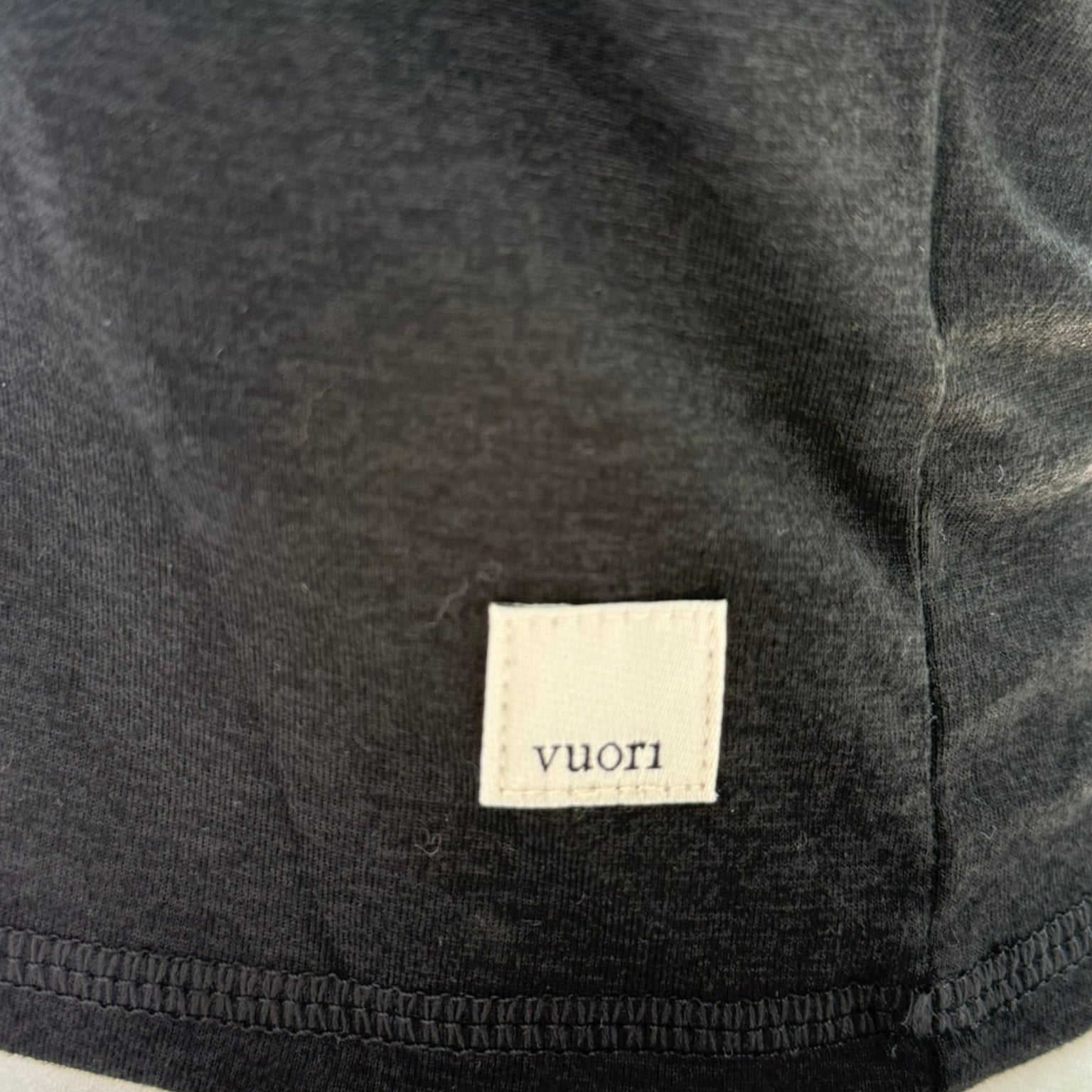Vuori Short Sleeve Halo Crop Top - Black Heather- Size Small