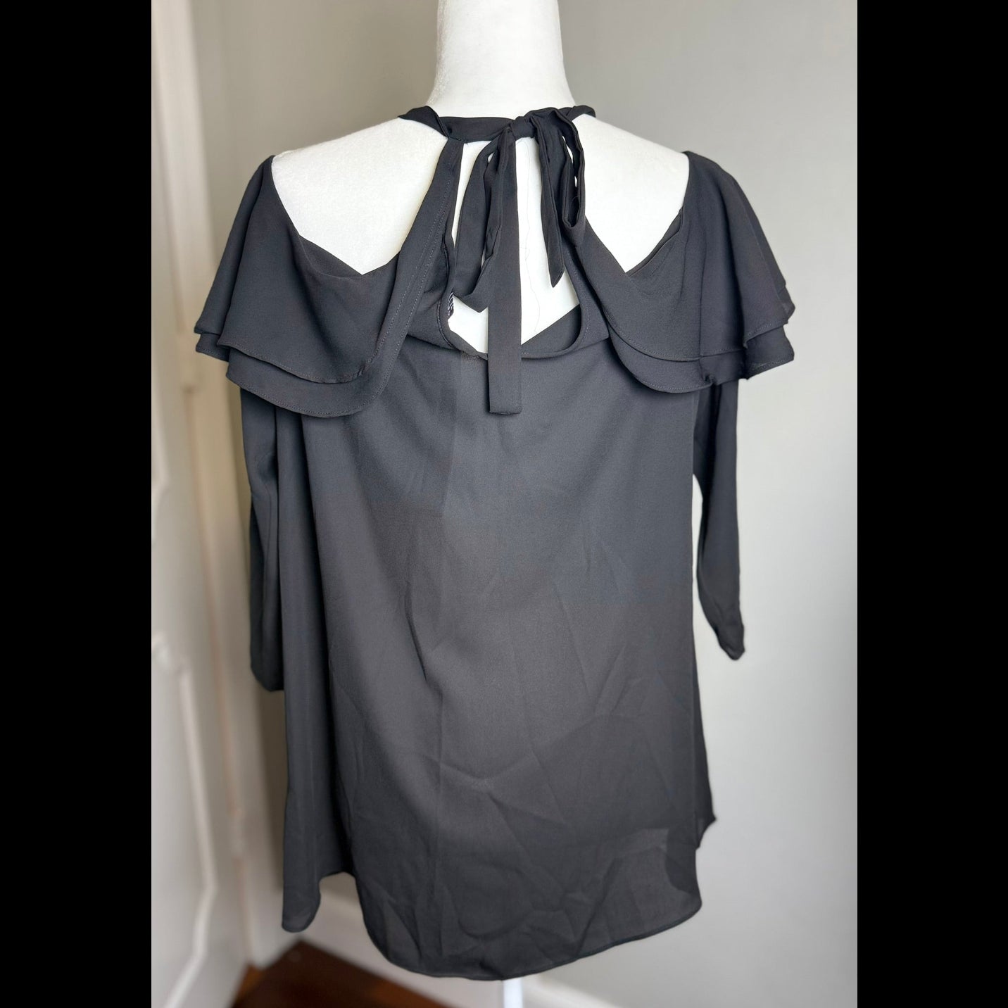 Atina Cristina Black Cold Shoulder Blouse NWT Size Medium