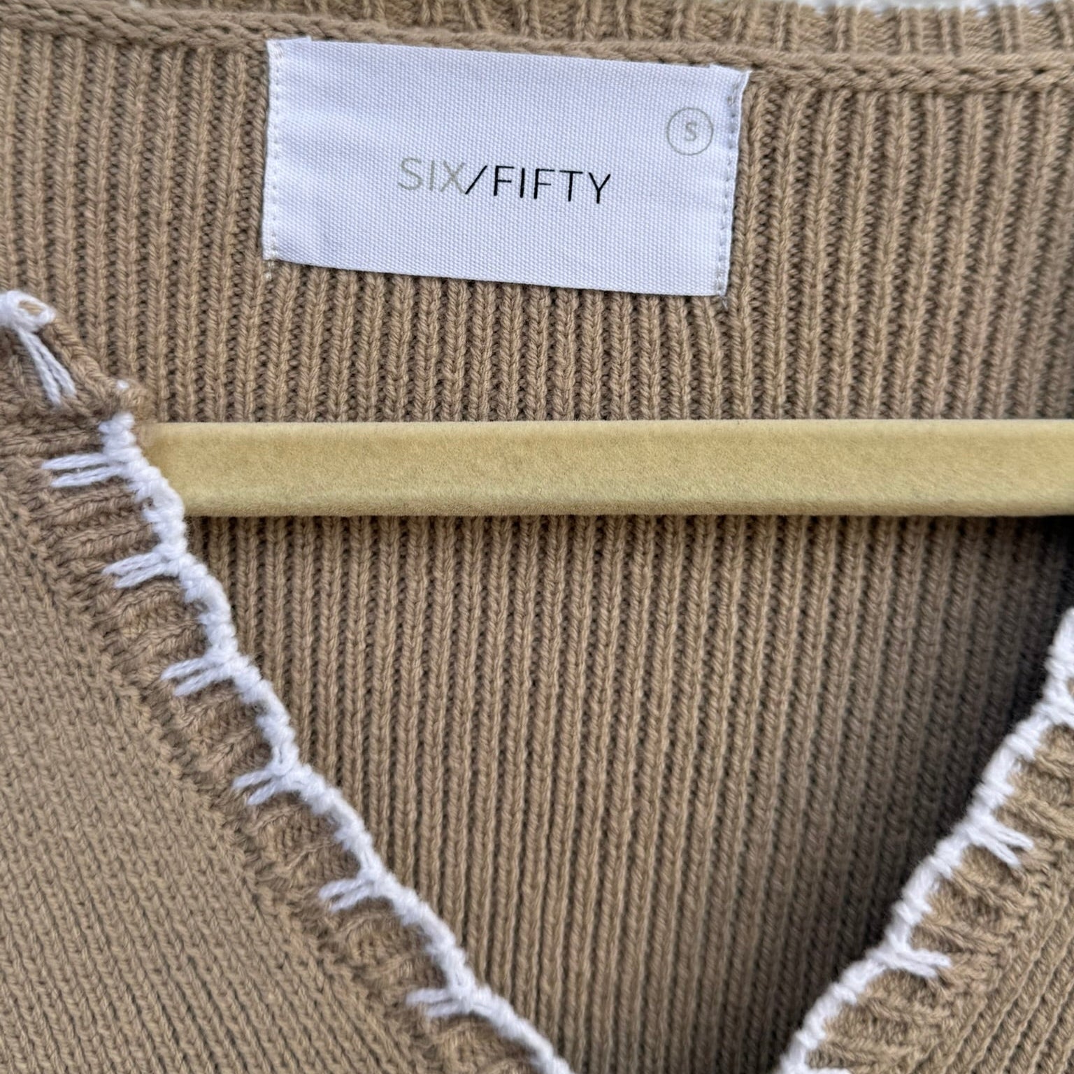 Six/Fifty Contrast Stitch V-Neck Sweater Size  Small