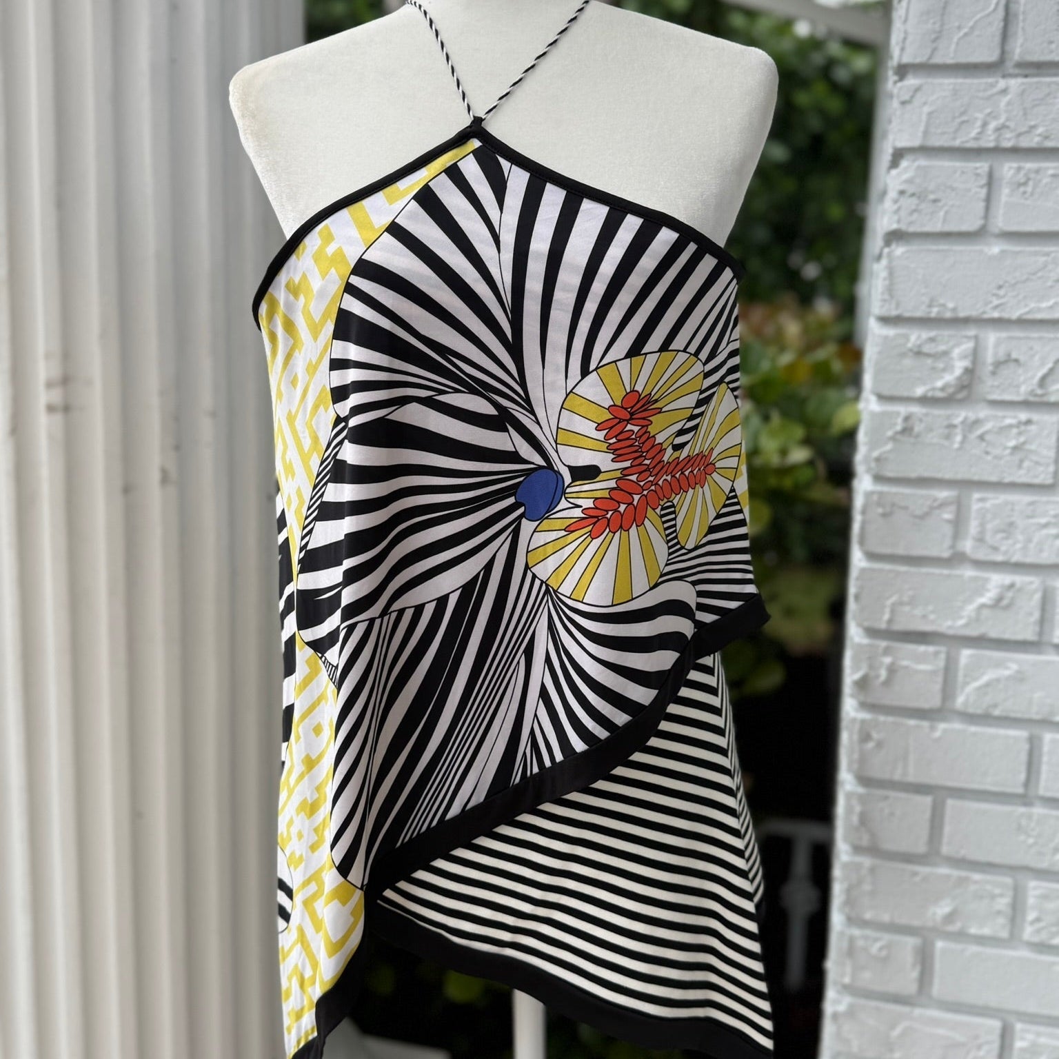Analili Graphic Print Halter Top Size Medium