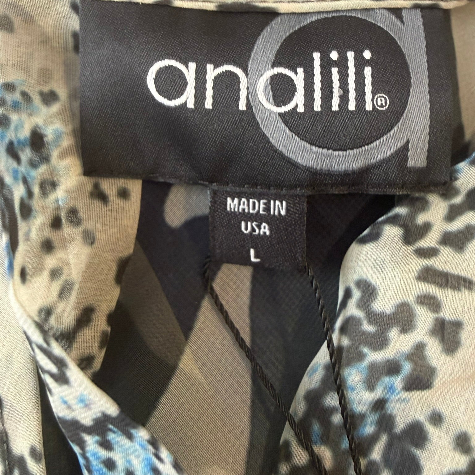 Analili Animal Print V-Neck Blouse NWT Size Large