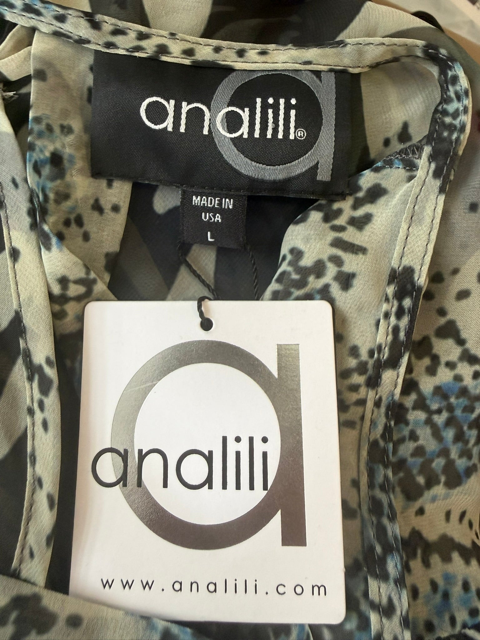 Analili Animal Print V-Neck Blouse NWT Size Large