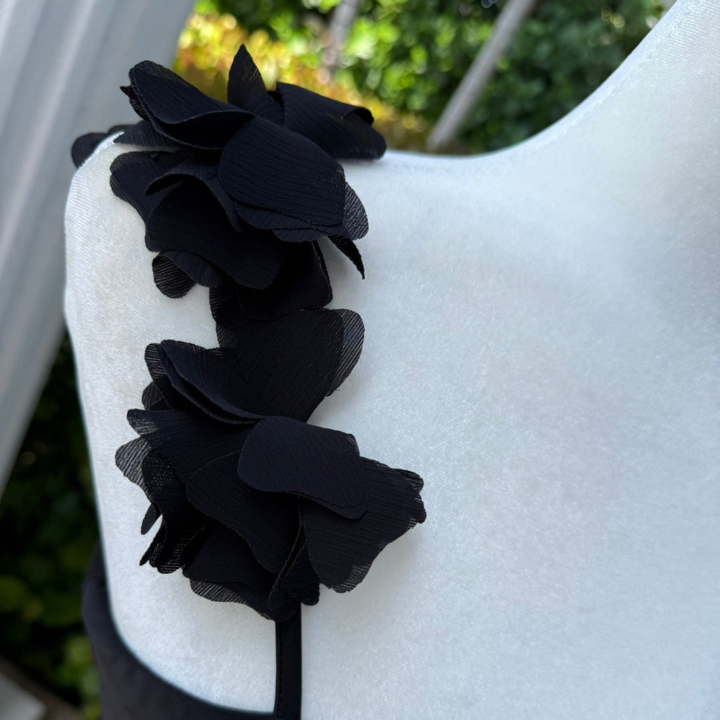Endless Rose Rosette Shoulder Fitted Top Size Small