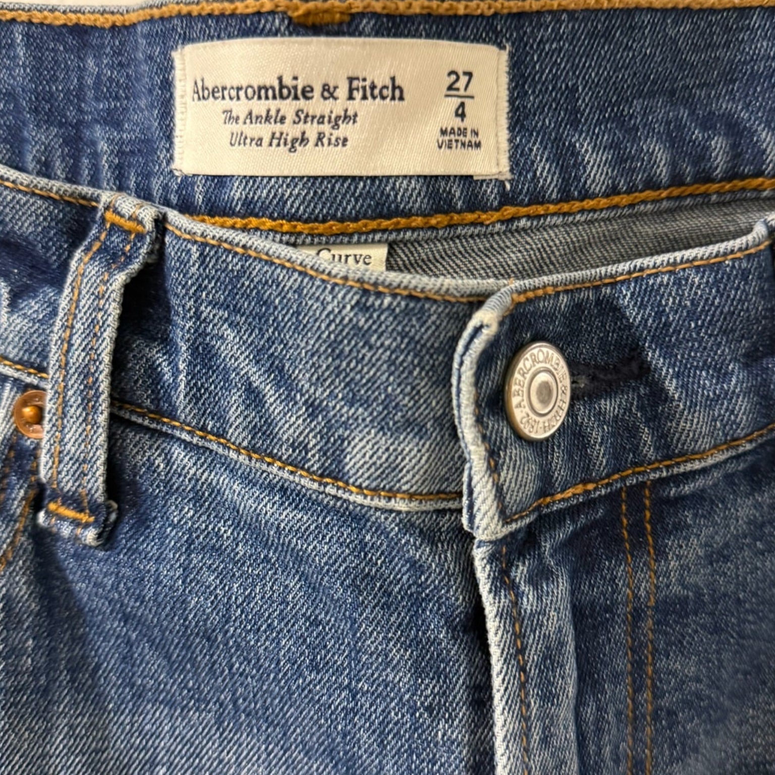 Abercrombie & Fitch Ultra High Rise Ankle Straight Jeans Size 27
