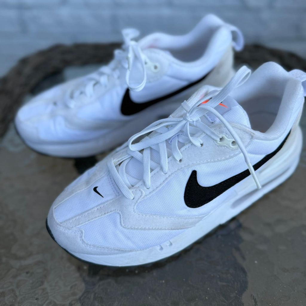 Nike Air Max Dawn White Black Size 7.5