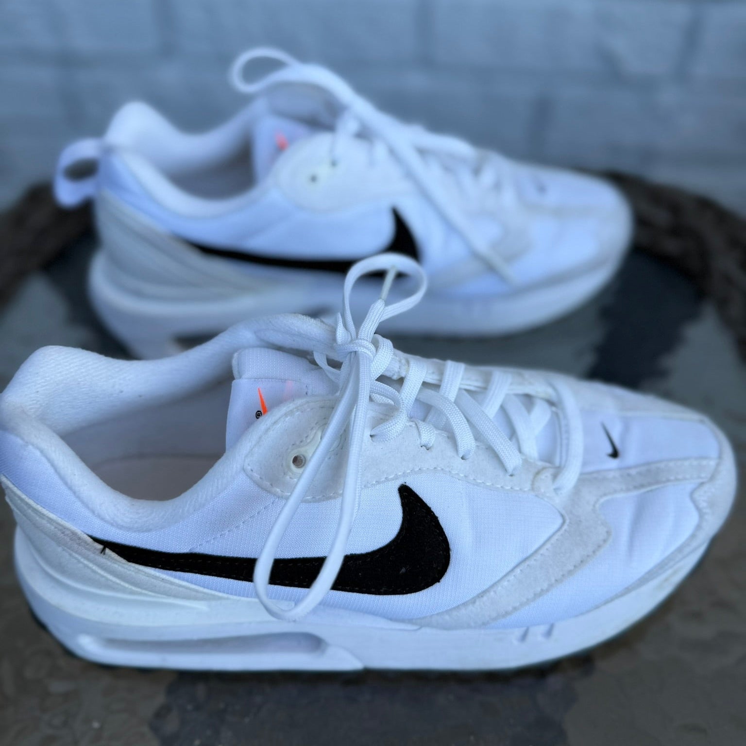Nike Air Max Dawn White Black Size 7.5