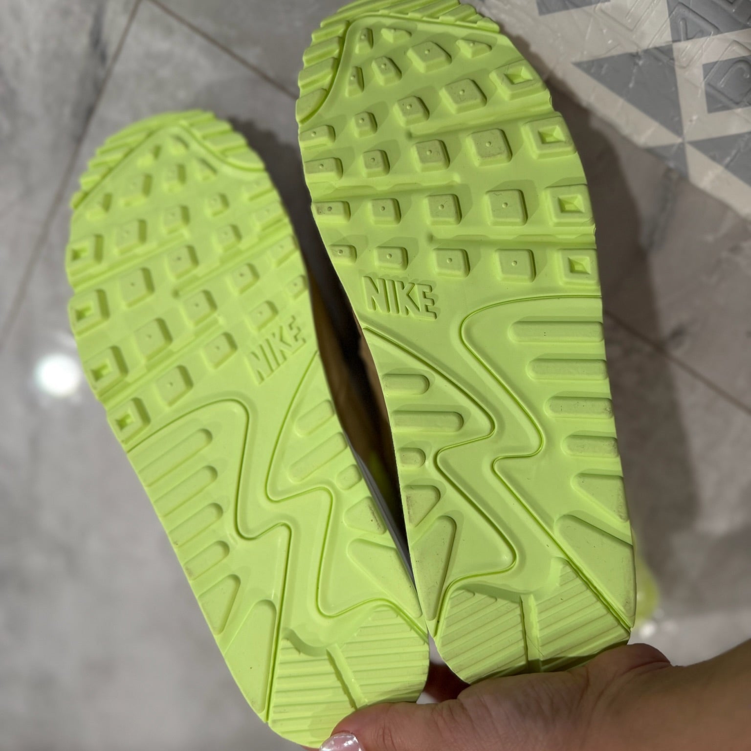 Nike Air Max 90 Light Bone Lime Sneakers Size 8.5