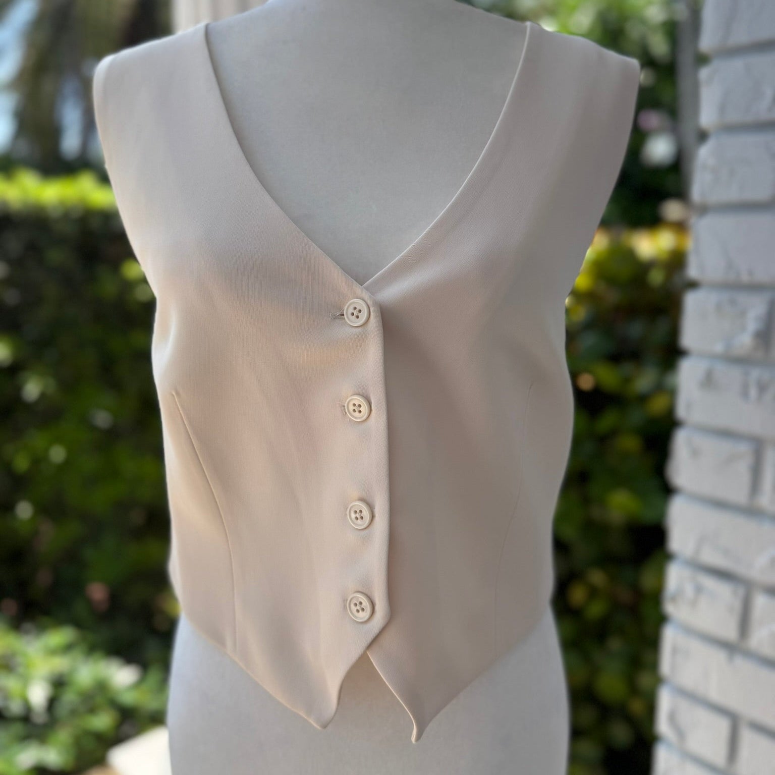 Access Fashion Cross-Back Ivory Tailored Vest Size Small