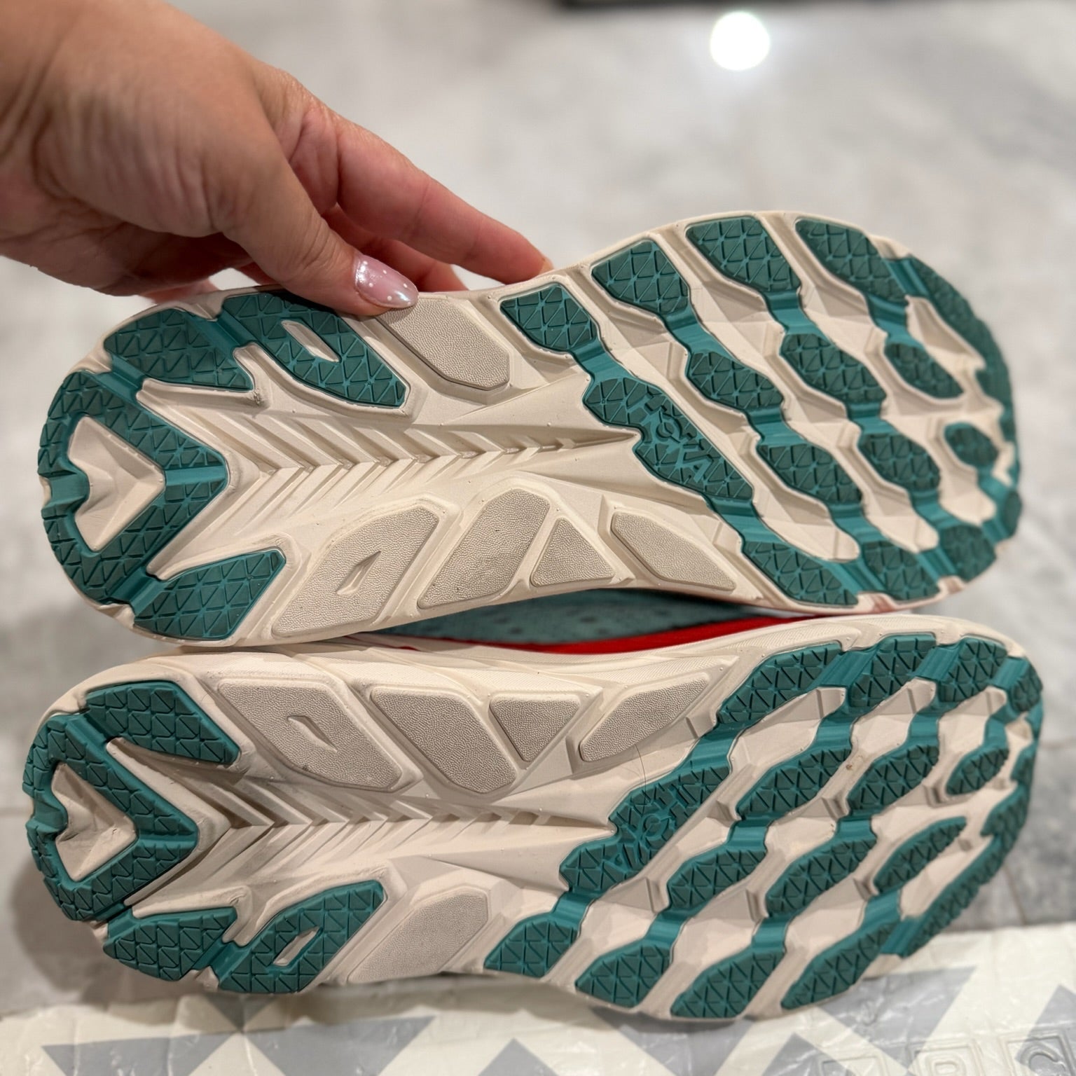 Hoka Clifton 8 Running Shoes Size 8.5
