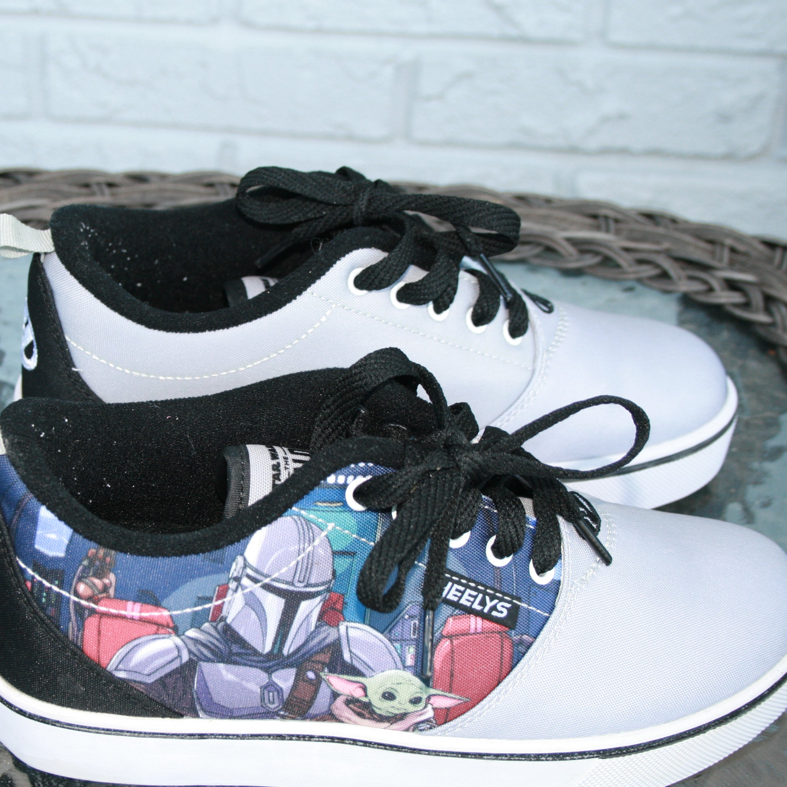Heelys Star Wars The Mandalorian Sneakers Size YTH 6 (Est: US Women's 7.5-8)