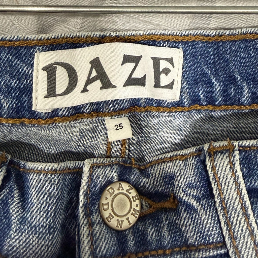 Daze Denim High Rise Distressed Shorts – Medium Wash, Raw Hem, Size 25