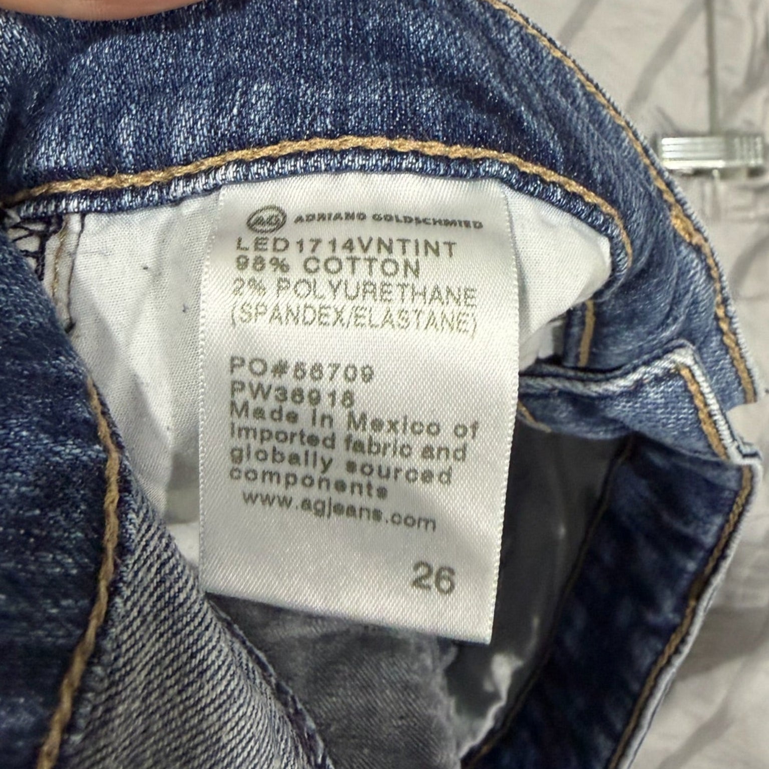 AG Adriano Goldschmied Hailey Cutoff Shorts – Raw Hem, Size 26