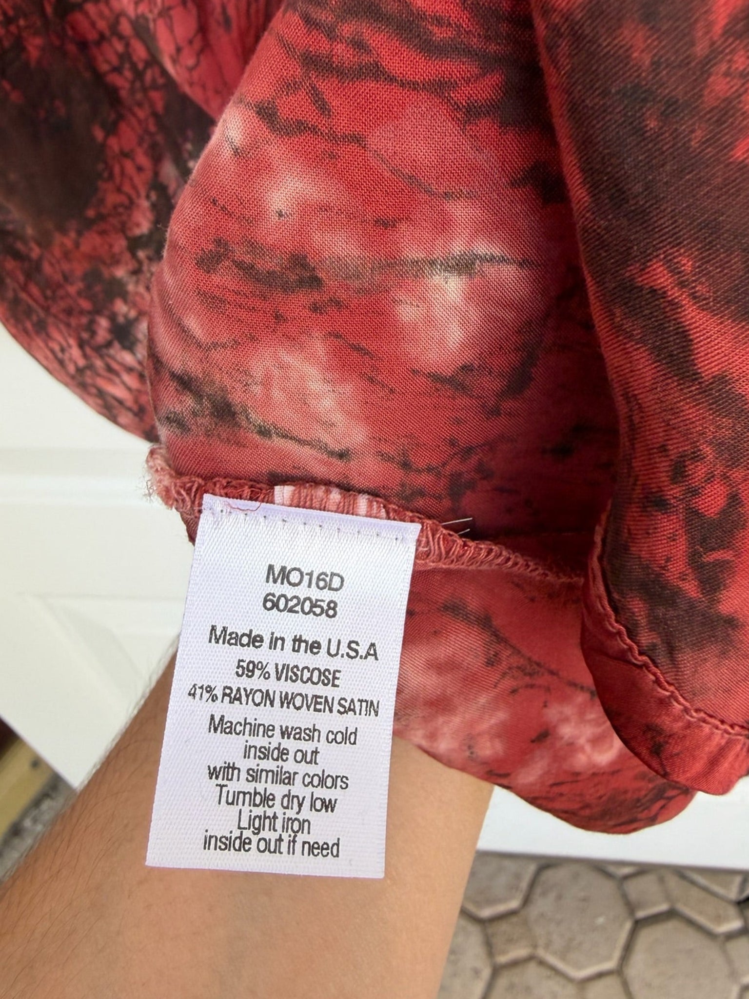 River & Sky Crinkle Print Satin Top Size L
