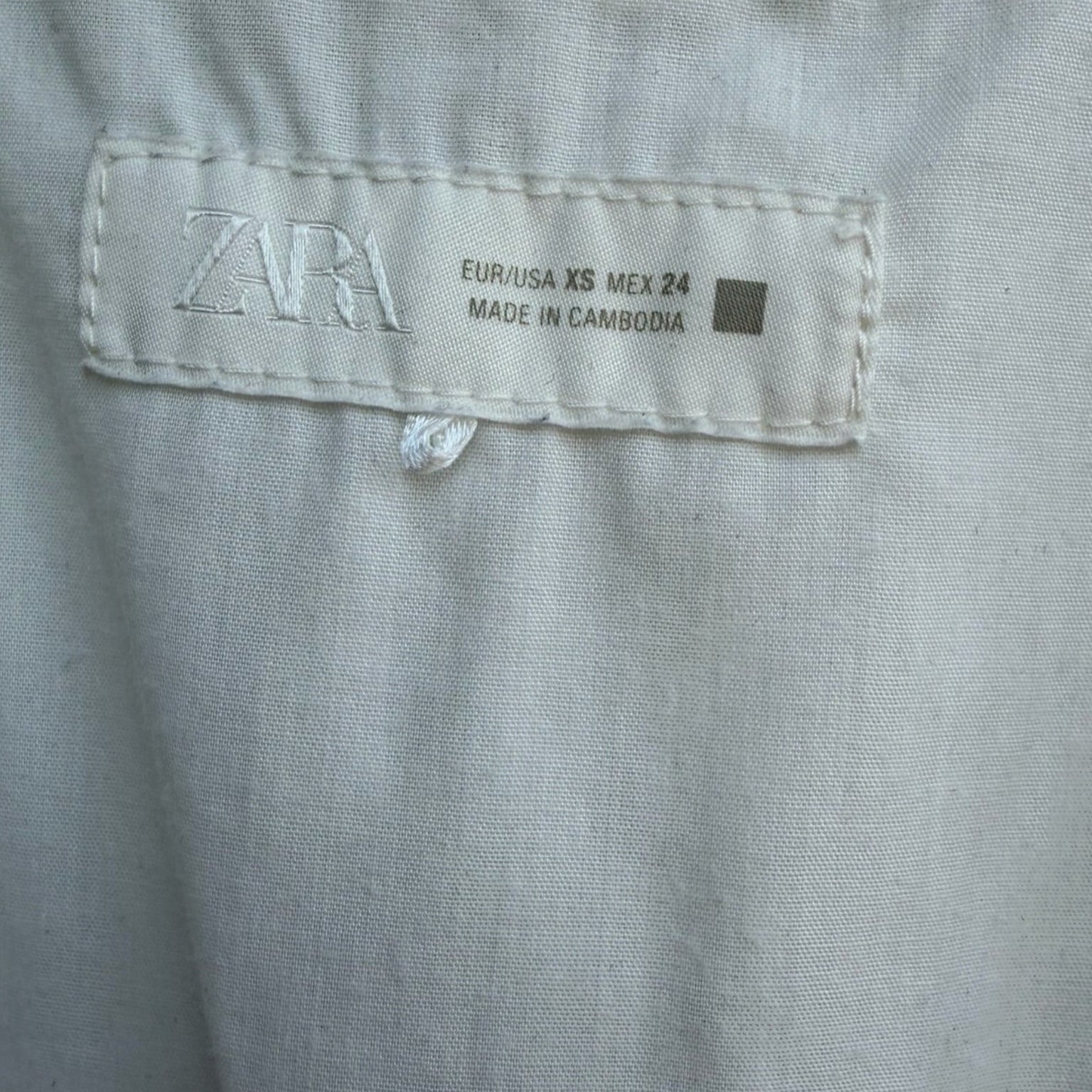 Zara White Sequin Embellished Sleeveless Vest Size XS | Textured Statement Top