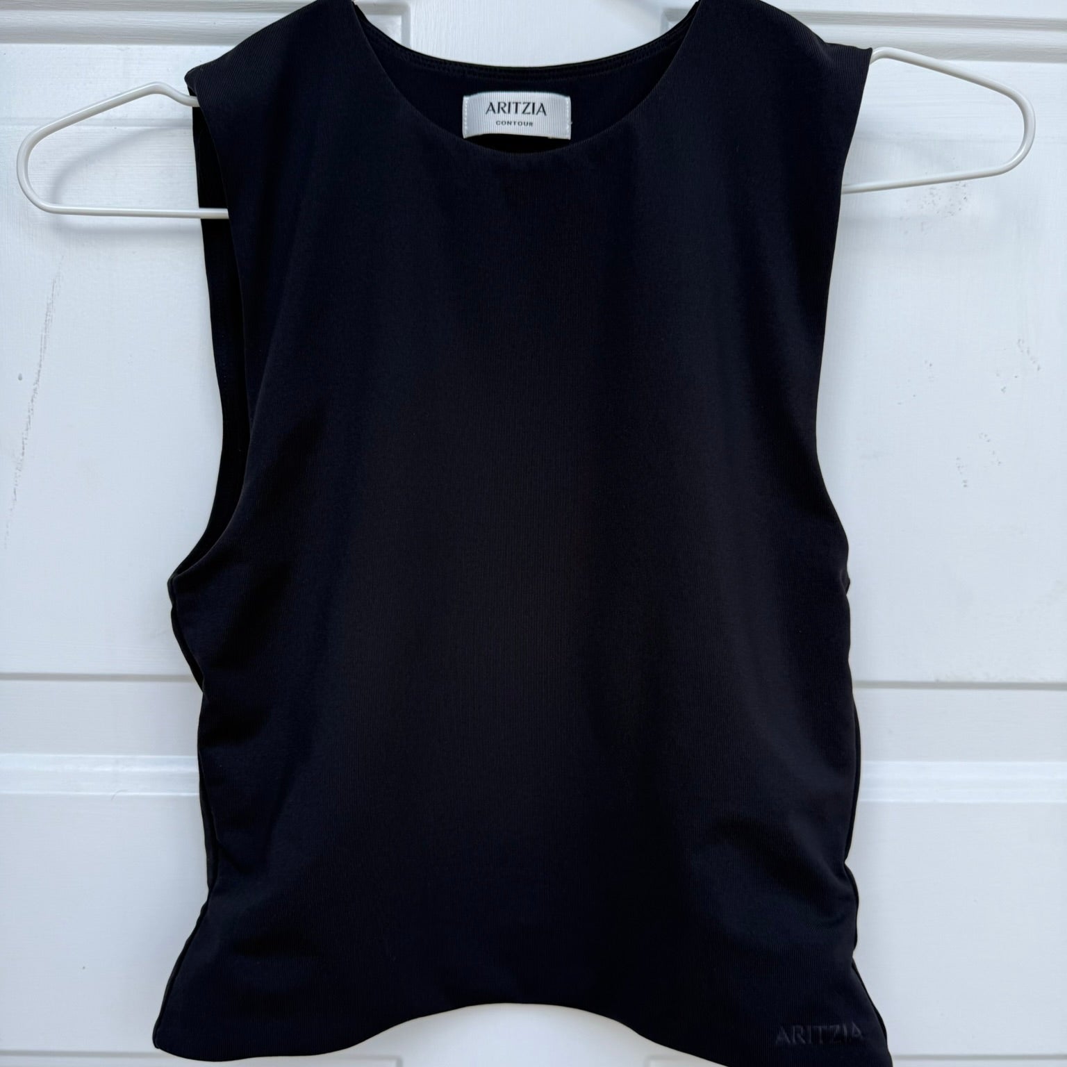 Aritzia Contour Sculpting Sleeveless Top Size Small