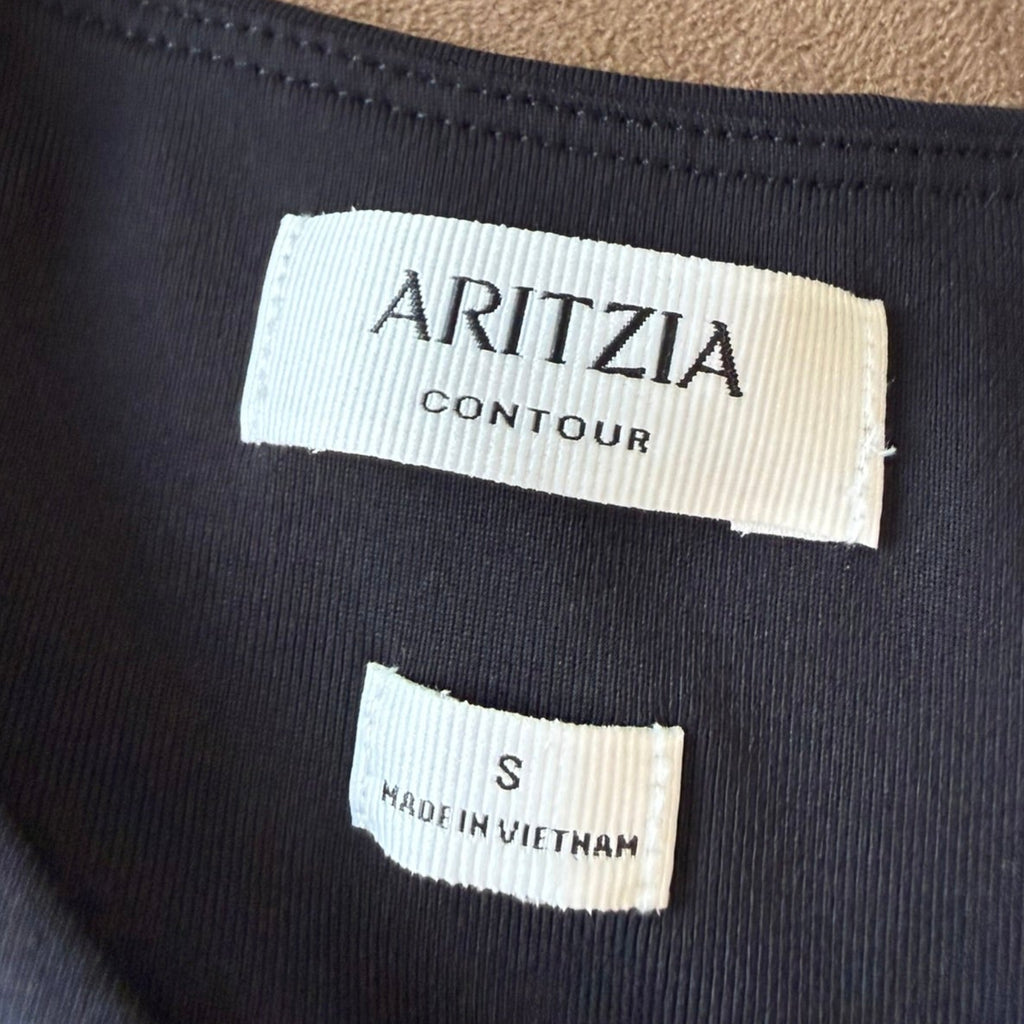 Aritzia Contour Sculpting Sleeveless Top Size Small