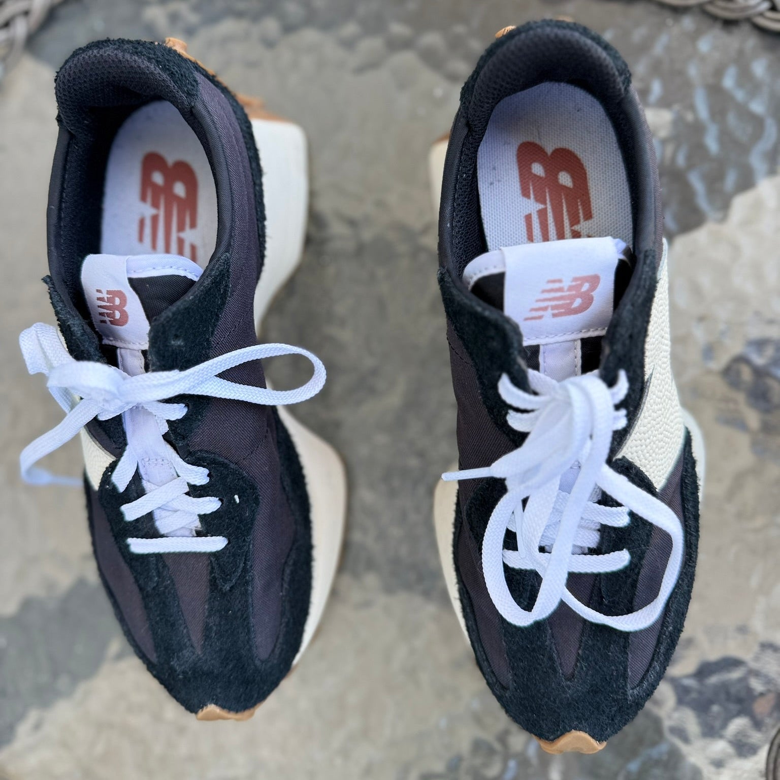 New Balance 327 Black/White Sneakers Size 6