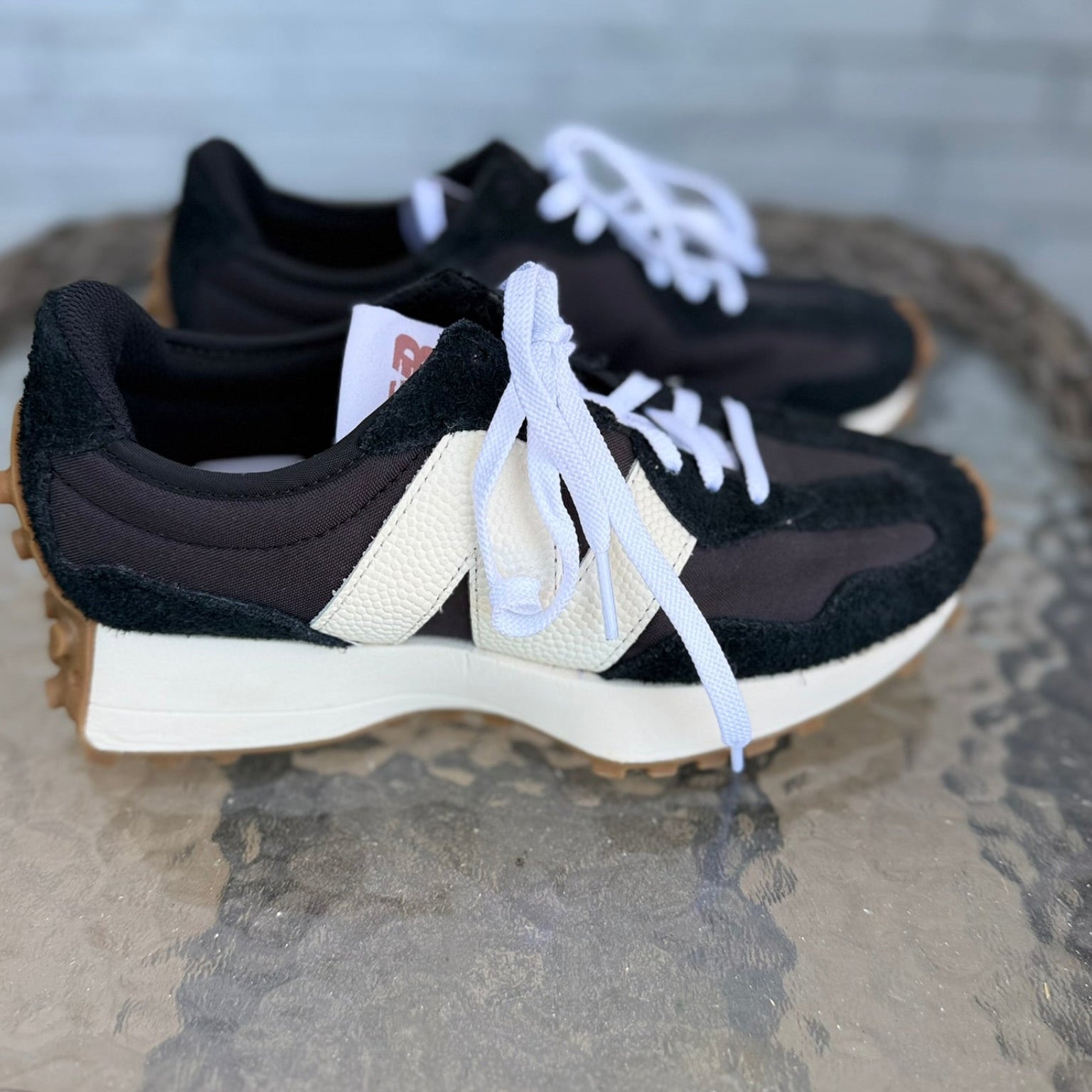 New Balance 327 Black/White Sneakers Size 6