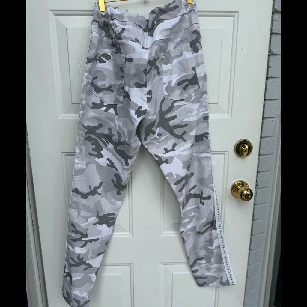 GIGI Moda Camo Studded Joggers One Size | Made in Italy Women's Camo Pants