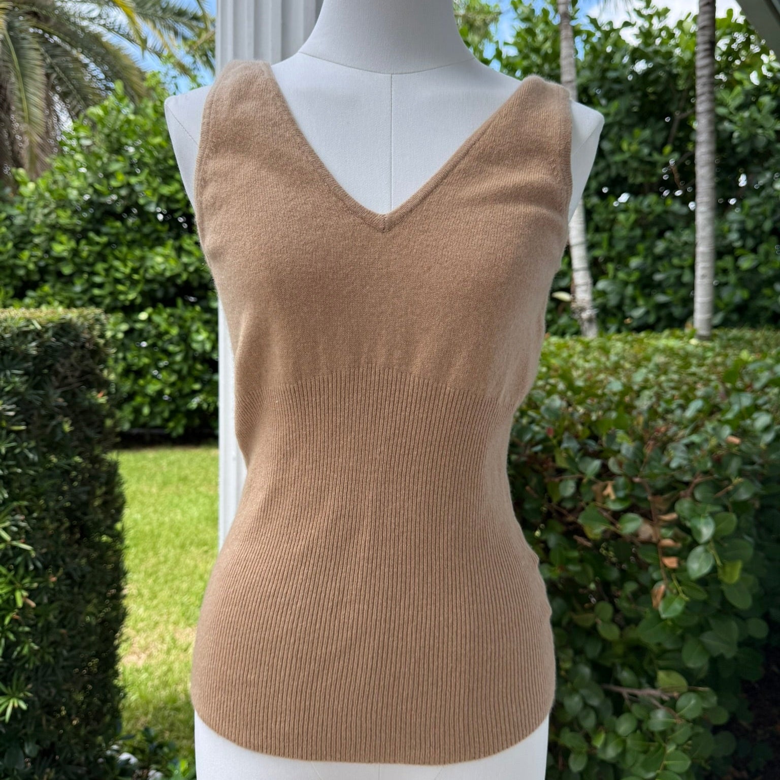 Crush Cashmere Sleeveless V-Neck Top Size Large