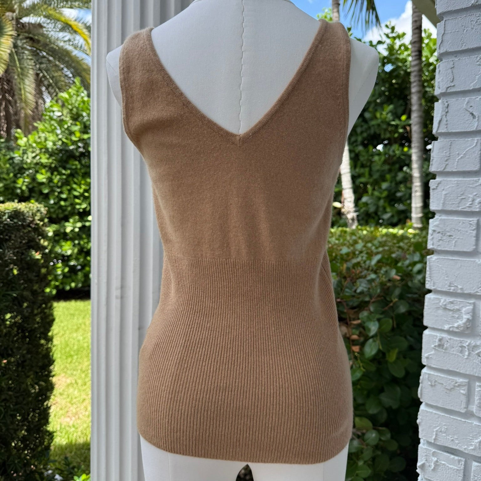 Crush Cashmere Sleeveless V-Neck Top Size Large