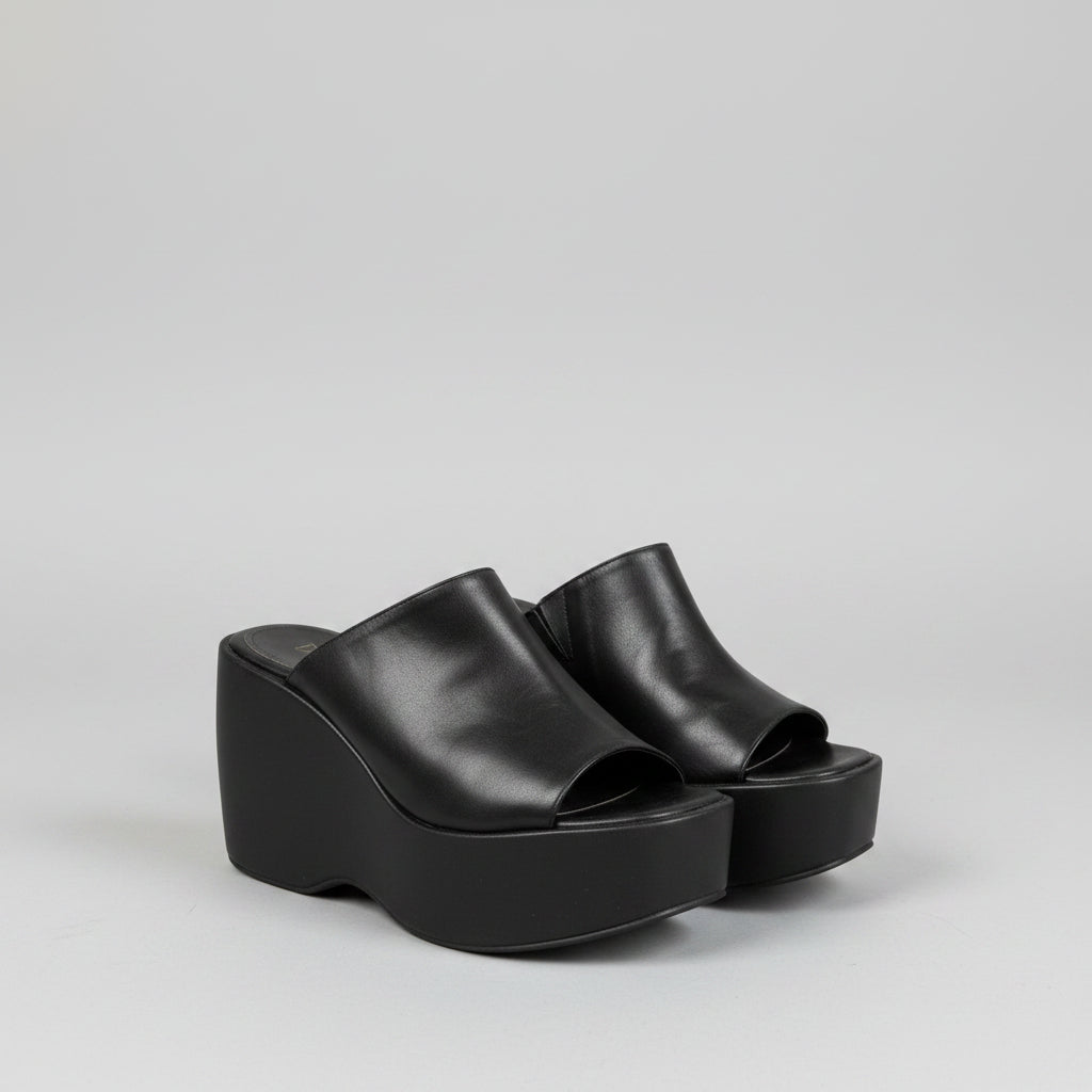 David Isaac Black Platform Sandals Size 8