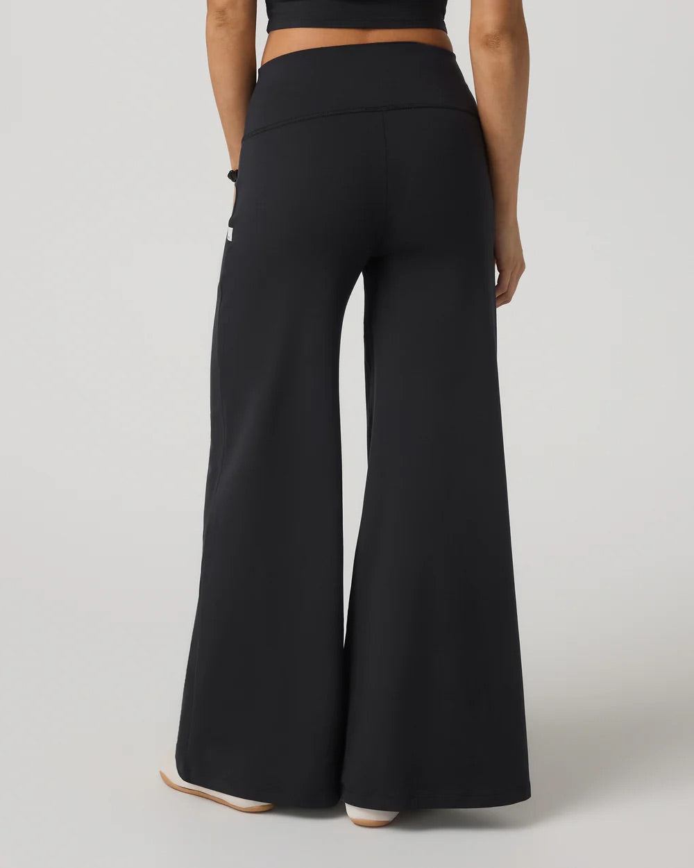 Vuori Halo Easy Performance Wide-Leg Black Pants Size Medium