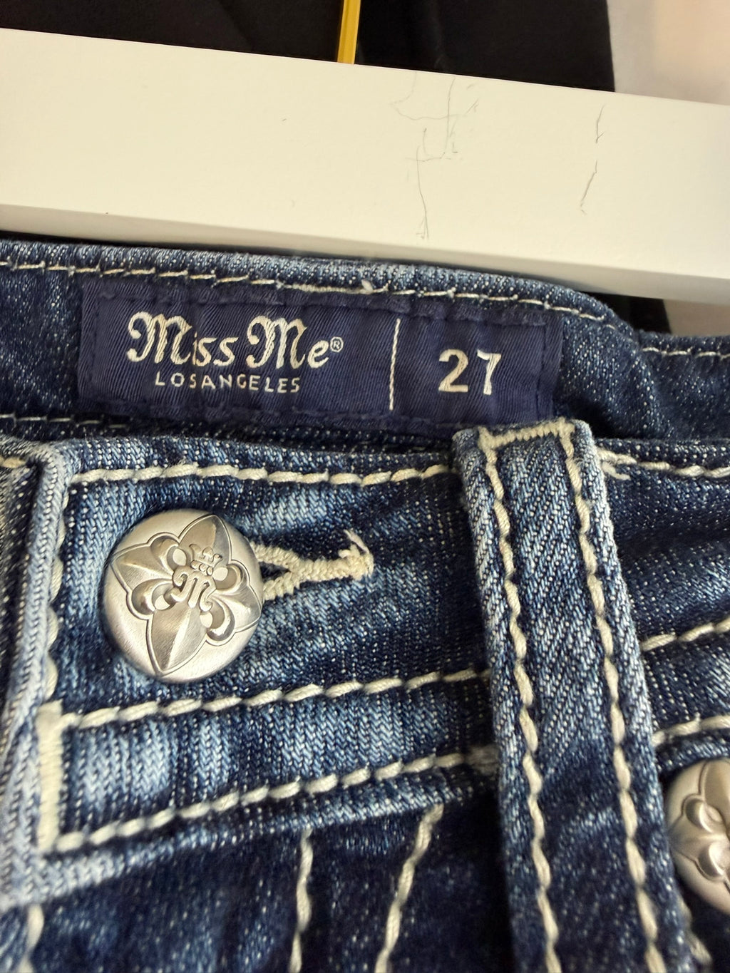 Miss Me Embellished fleur-de-lis  Pocket Bootcut Jeans Size 27