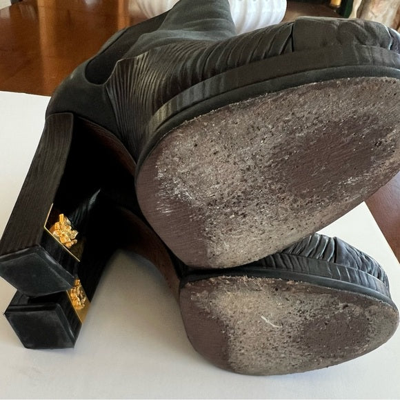 Chanel Interlocking CC Logo Boots. Size 40C