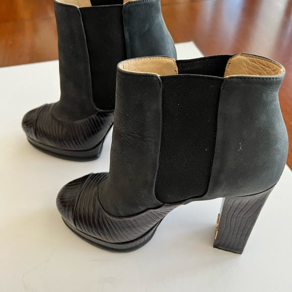 Chanel Interlocking CC Logo Boots. Size 40C