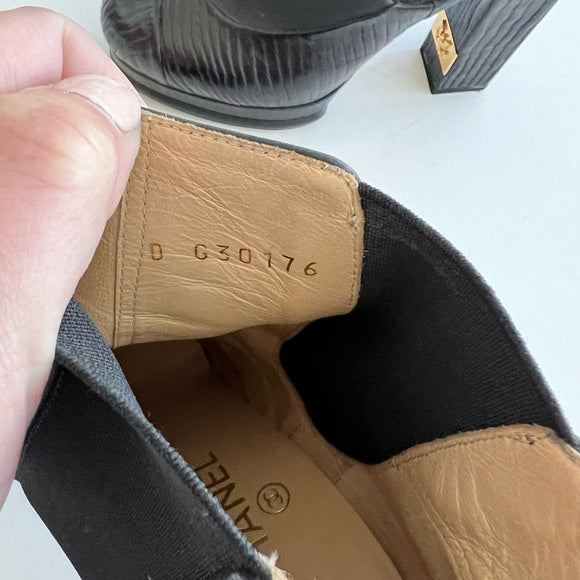 Chanel Interlocking CC Logo Boots. Size 40C