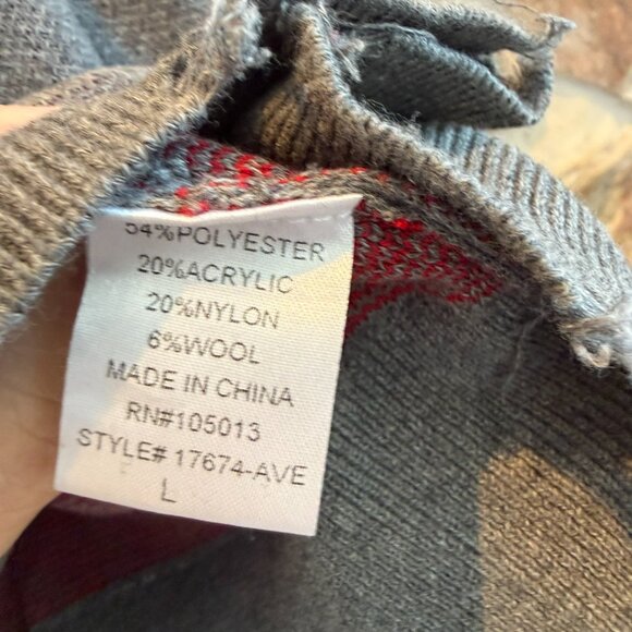 Andree By Unit Distressed Sweater | Lips | Kiss | L